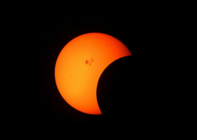 صور كسوف الشمس الكلي الحدث الفلكي الأكبر في تاريخ البشرية -عالم الصور